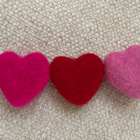 Set of 2 Valentine’s Day felt garlands - Picture 6 of 8